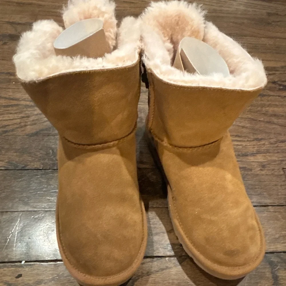 UGG Adoria Tehuano boots- size 3 kids- like new